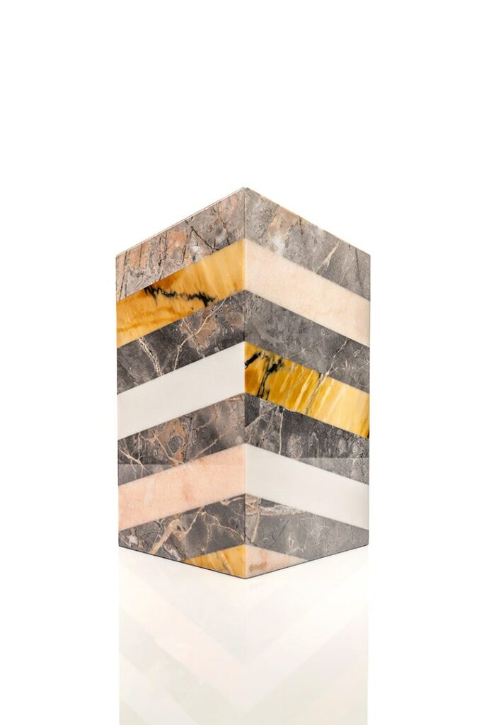 Earthquake-vase-budri-marmo-long-back