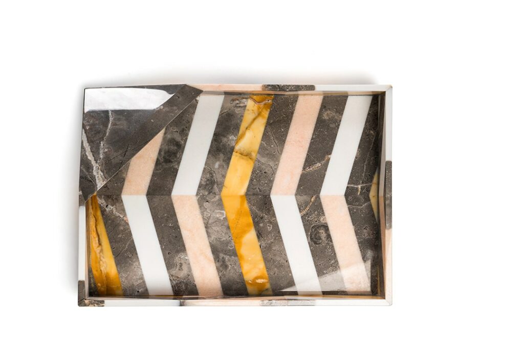 Earthquake-vase-budri-marmo-detail