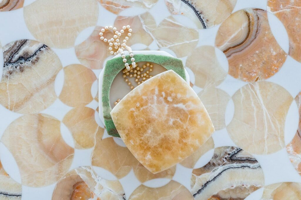 grace-jewel-box-ambient-01