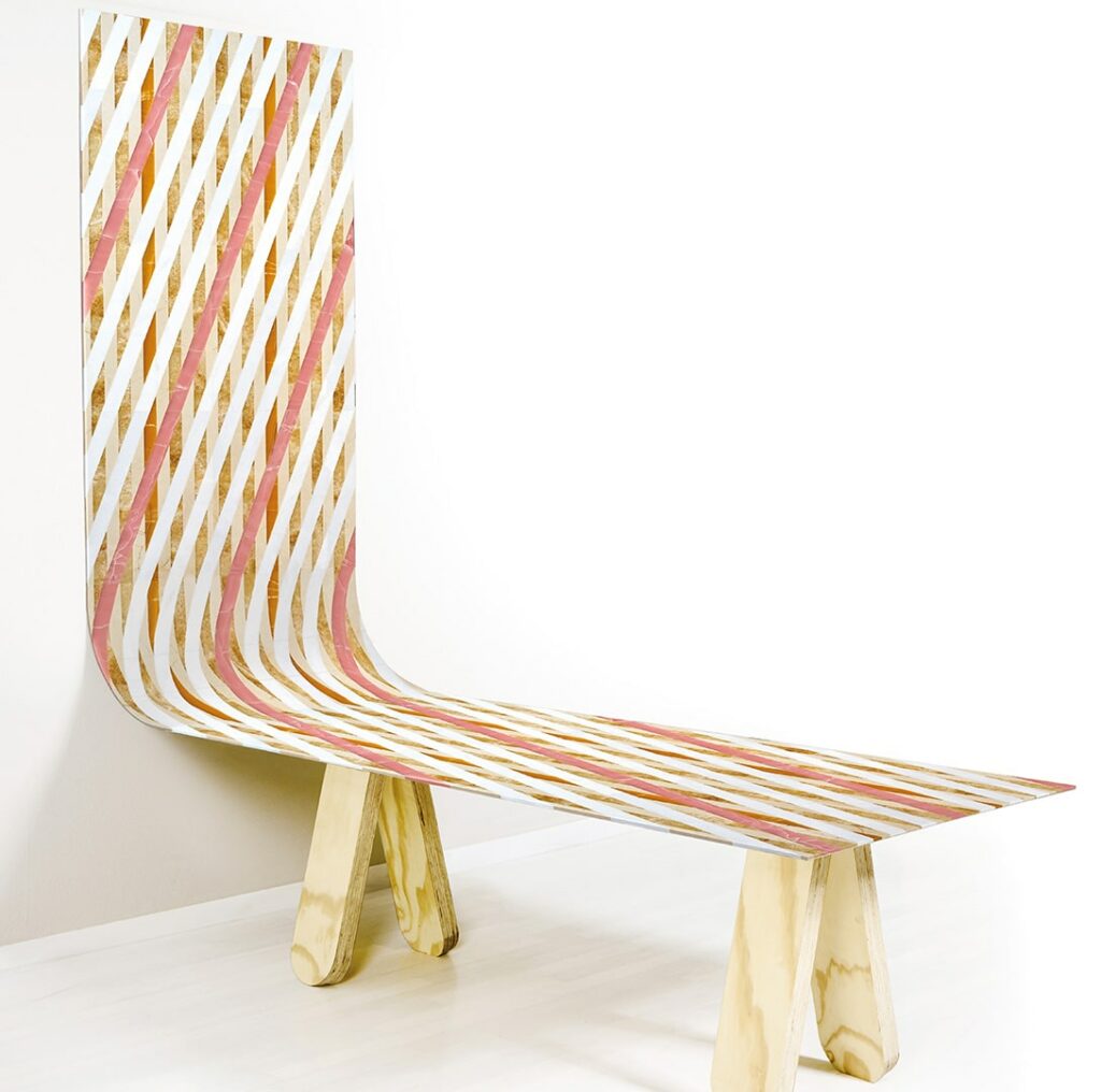 Papiro-wallpaper-Bonbon-living-table